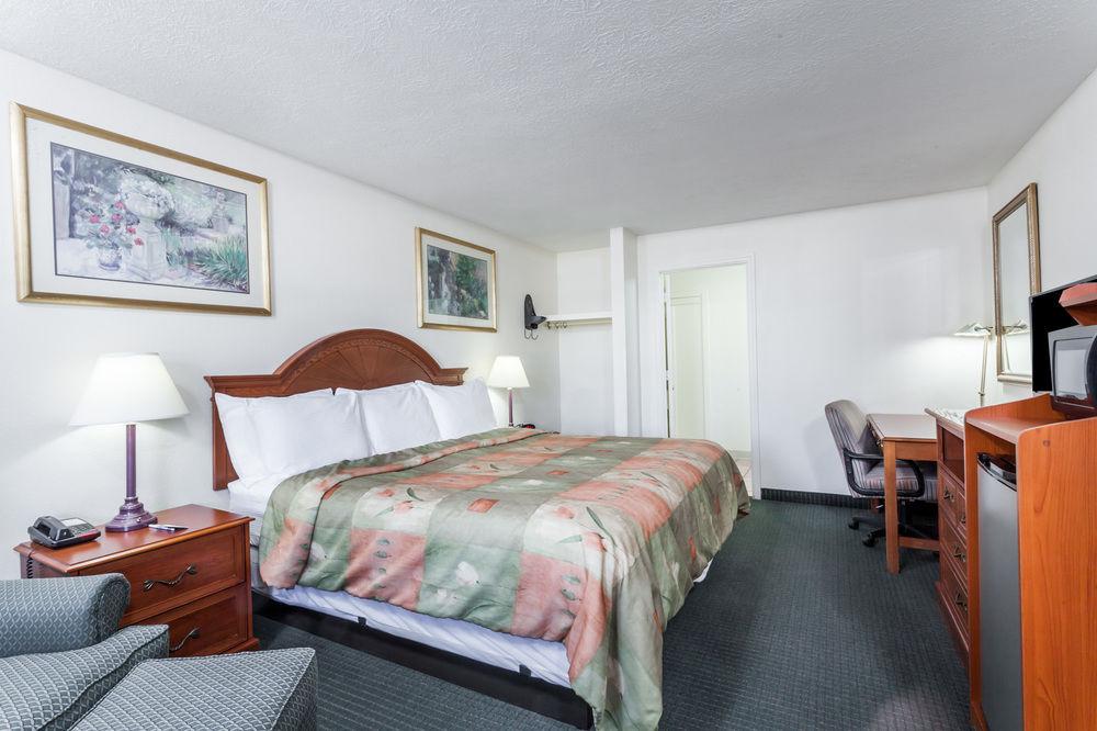 Rodeway Inn Cadiz Luaran gambar